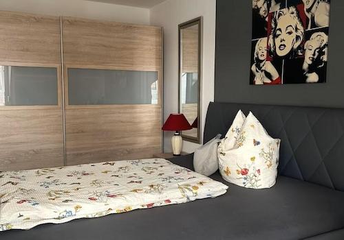 Schlafzimmer 1