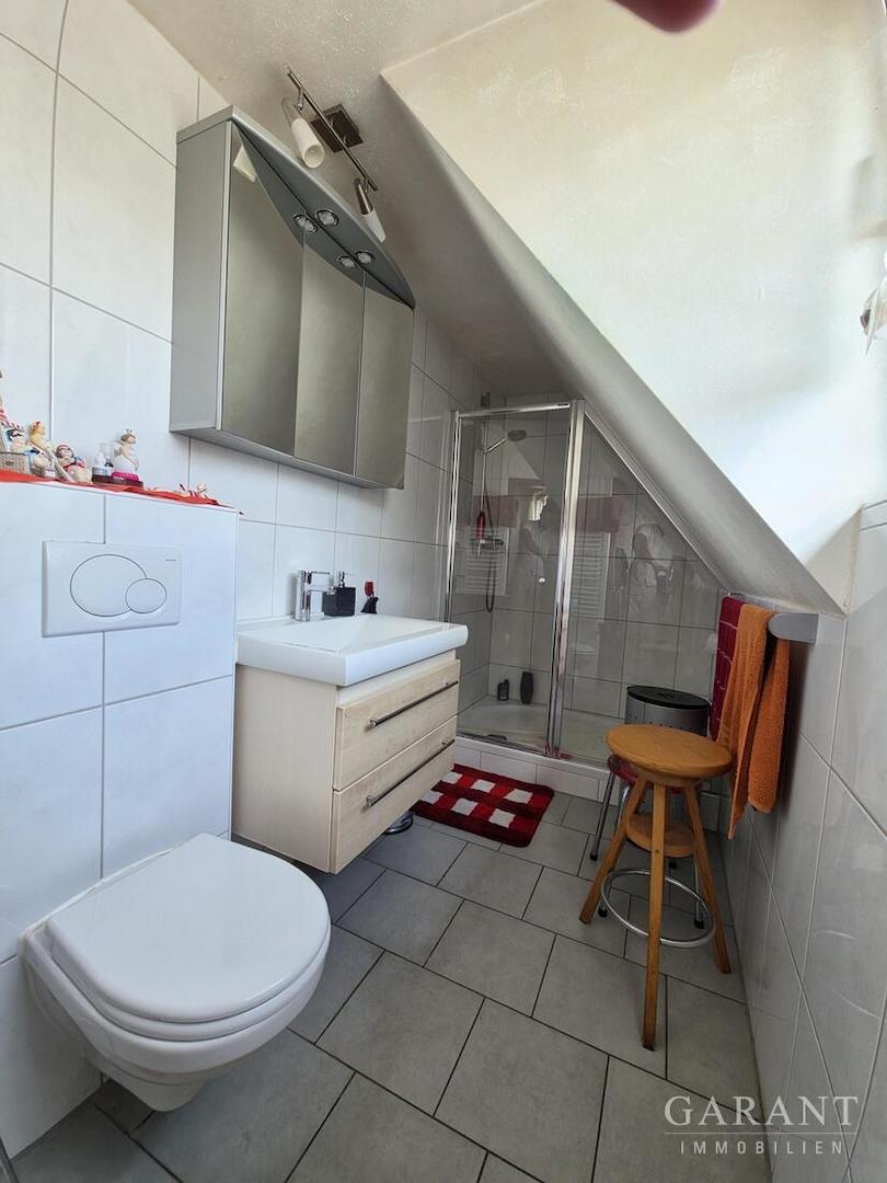 Bad mit Dusche und WC