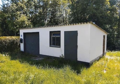 Garage und Waschhaus