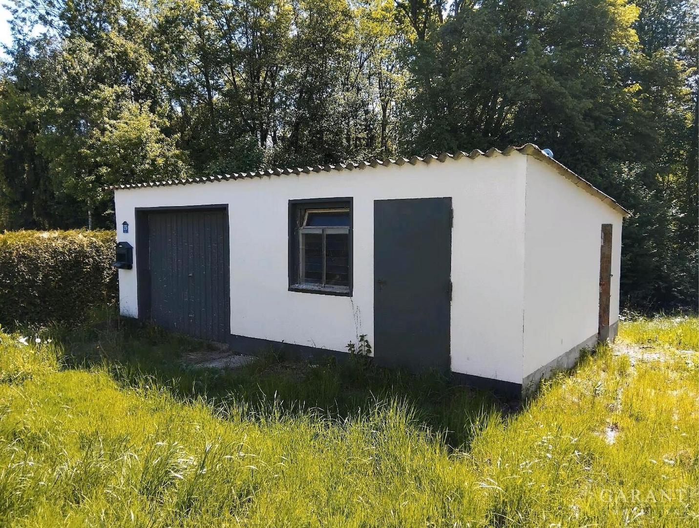 Garage und Waschhaus
