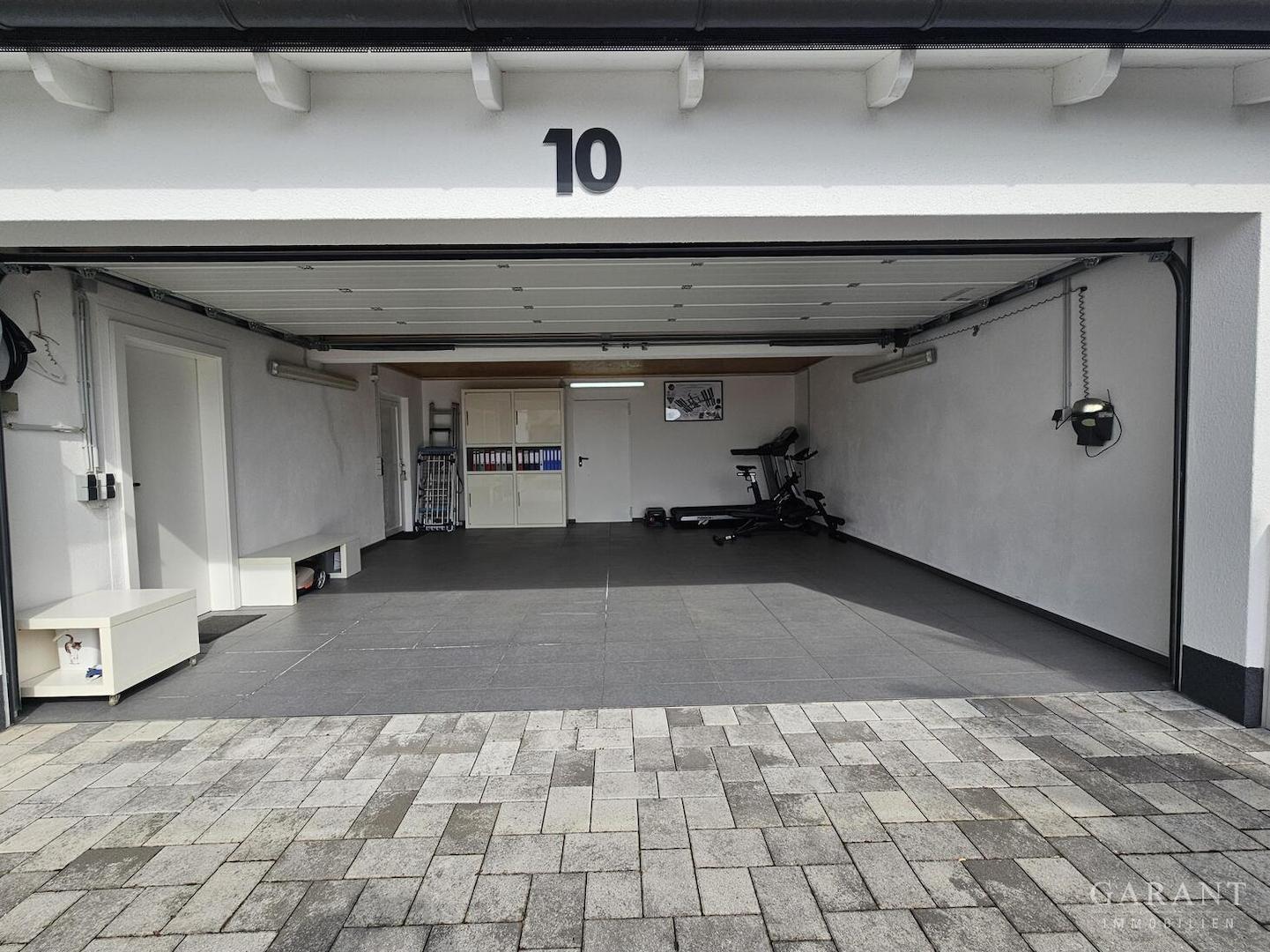 grosse Garage