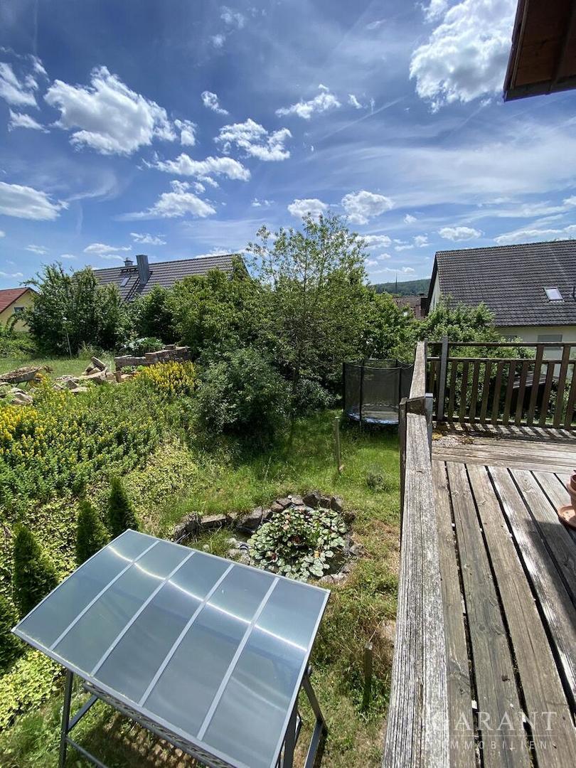 Terrasse mit Blick in den Garten
