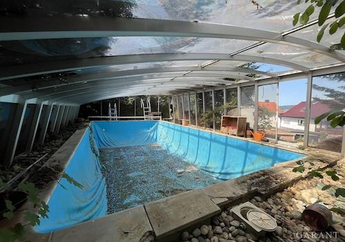 Pool 1