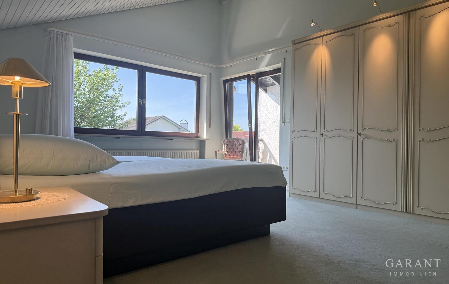 Eltern Schlafzimmer mit Balkon