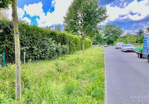 Grundstück.Strassenansicht