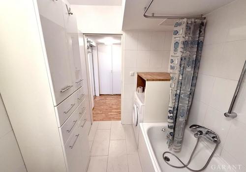 Badezimmer mit Waschmaschinenanschluss