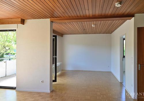 Esszimmer mit angrenzender Küche