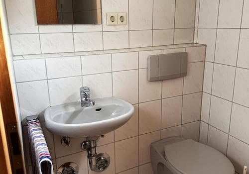 Gästetoilette mit Dusche