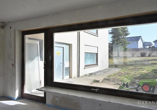 EG Zimmer mit Ausgang ins Freie