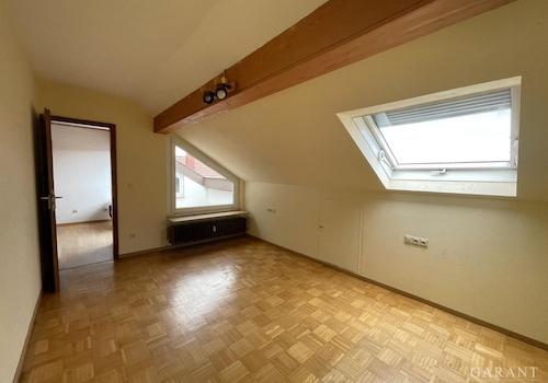 Schlafzimmer Richtung Balkon