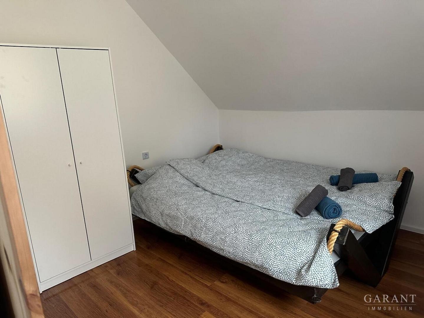 Schlafzimmer 1