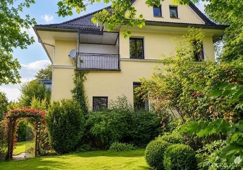Seitenansicht Villa