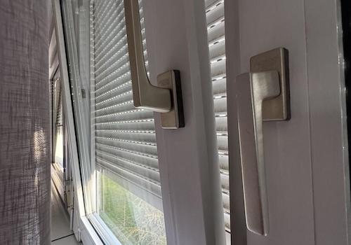 Fenster mit Rolläden
