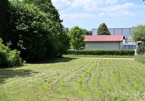 Großes  bebaubares Grundstück