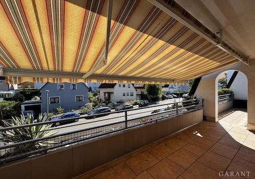 Balkon mit Markise
