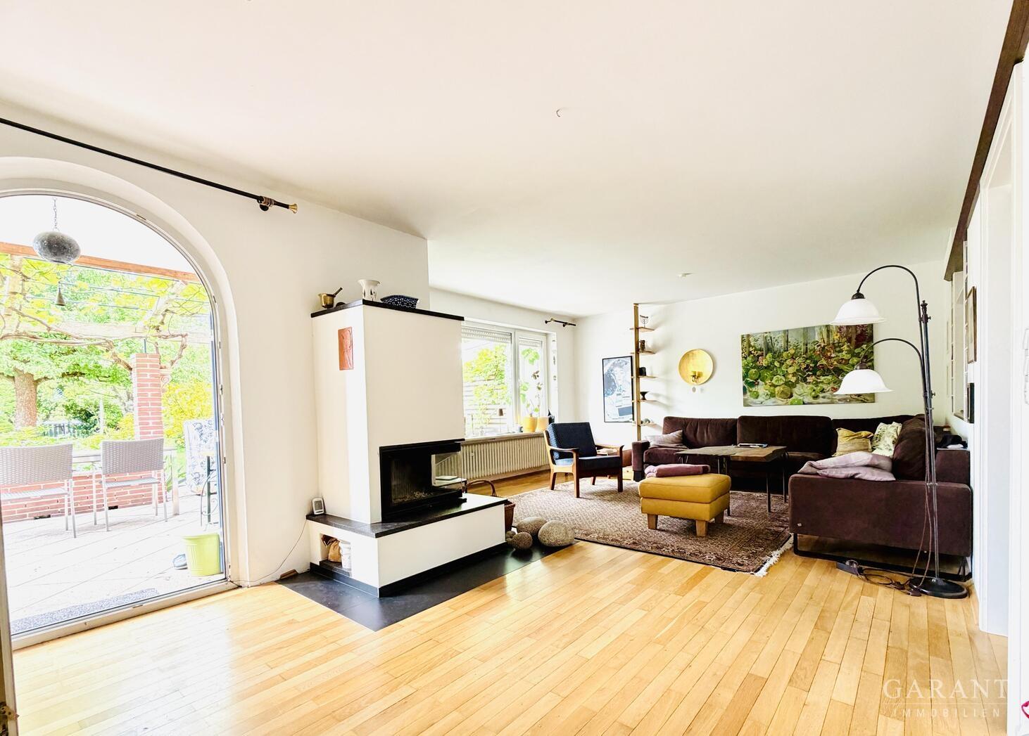 Wohnzimmer mit Kamin