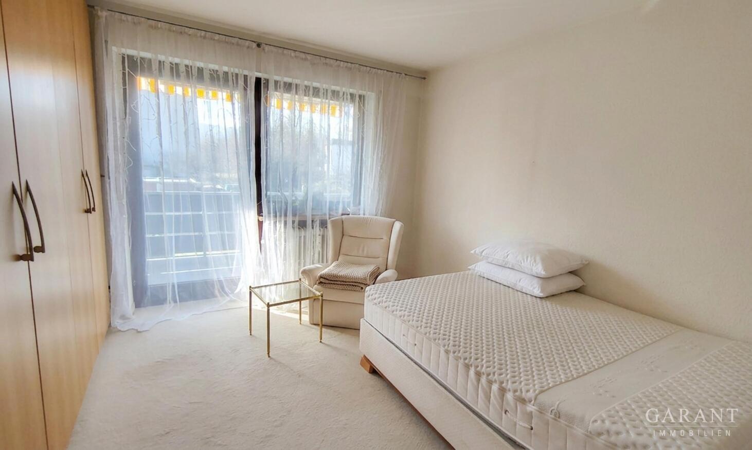 4) Schlafzimmer