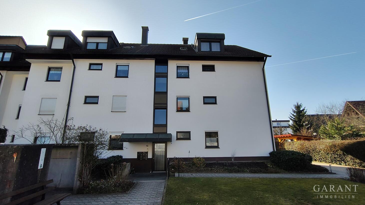 9) Rückseite mit Eingang