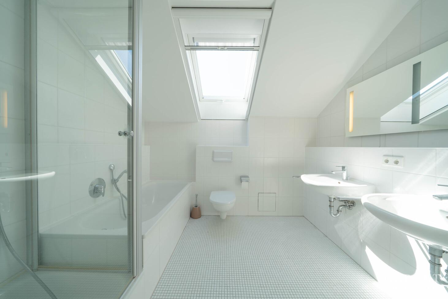 Bad mit Badewanne