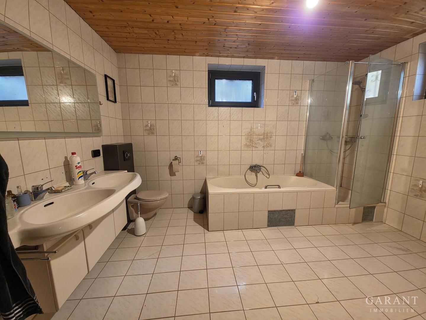 Bad mit Duschen und WC UG1 Ansicht 1