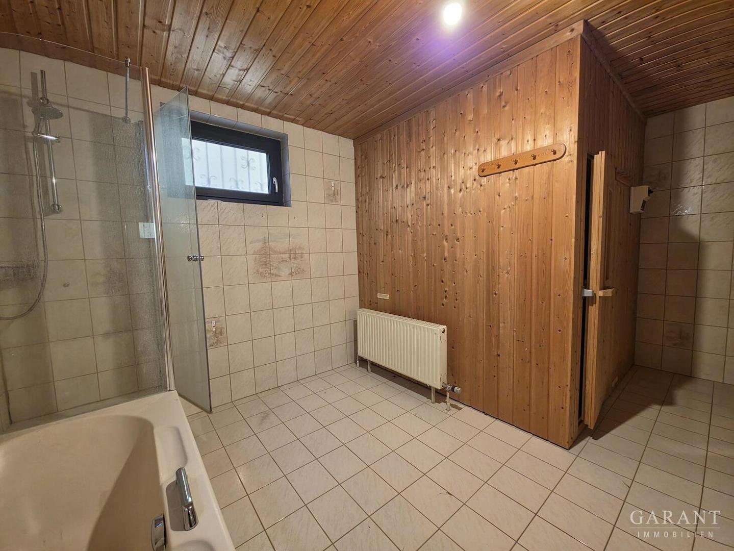 Bad mit Dusche und WC Ansicht Sauna UG1