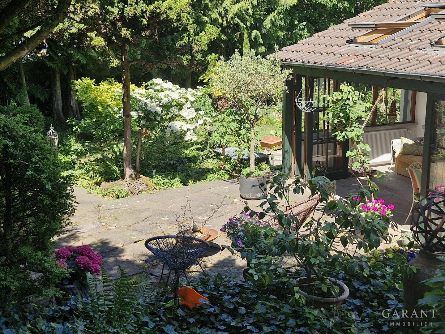 Terrasse mit Wintergarten