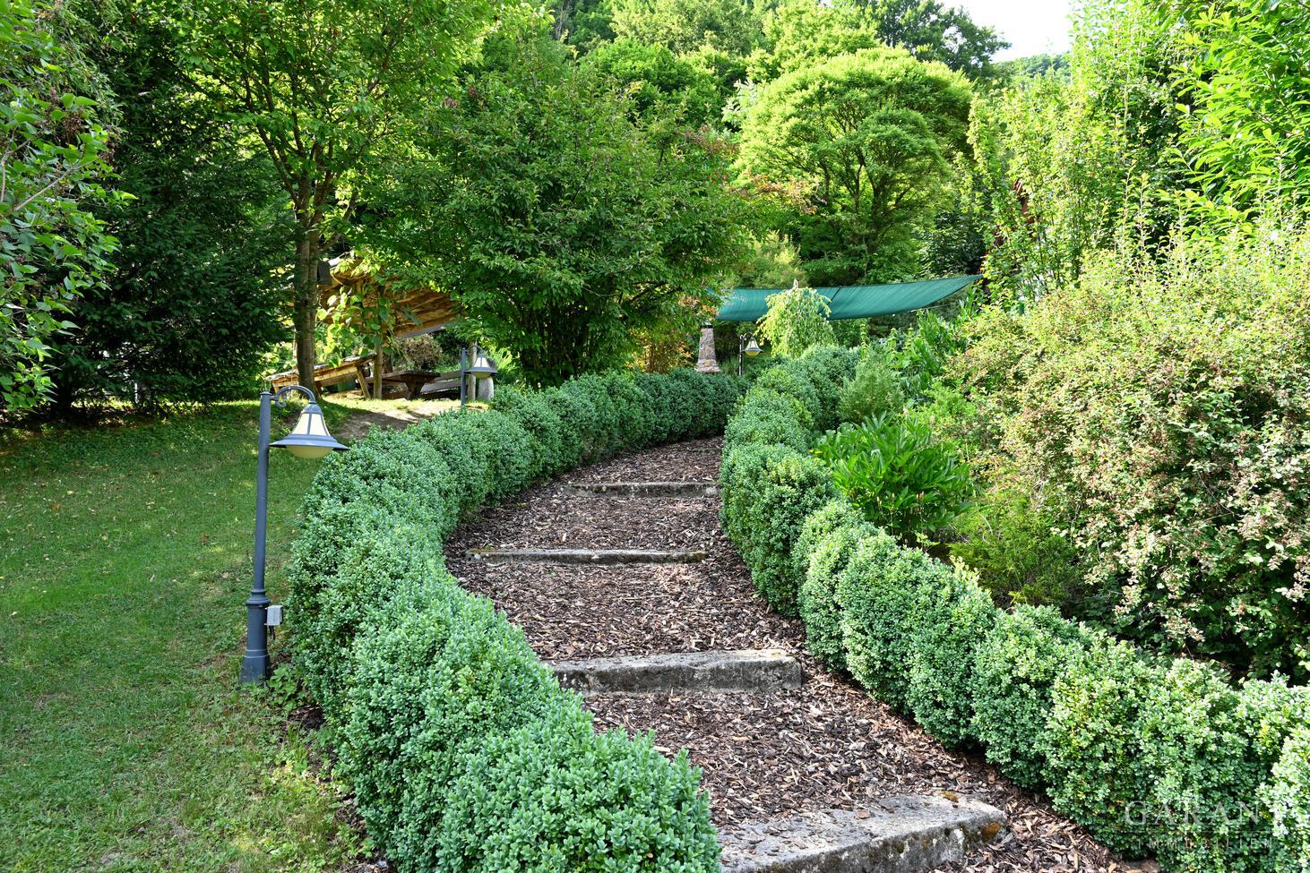 Beleuchtete Wege
