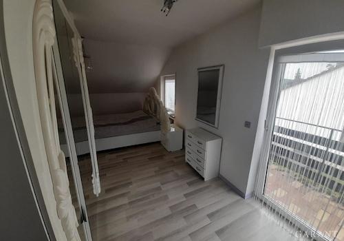 Zimmer mit Balkon