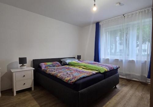 Schlafzimmer 1