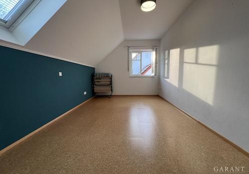 Schlafzimmer + begehb. Kleiderschrank