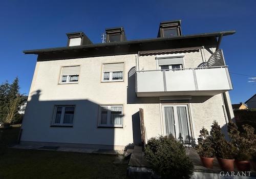 Sonnige Terrasse und Balkon