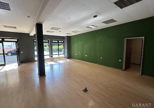 Gewerbefläche mit Fensterfront 