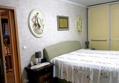 Großes Schlafzimmer