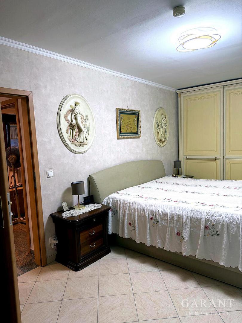 Großes Schlafzimmer