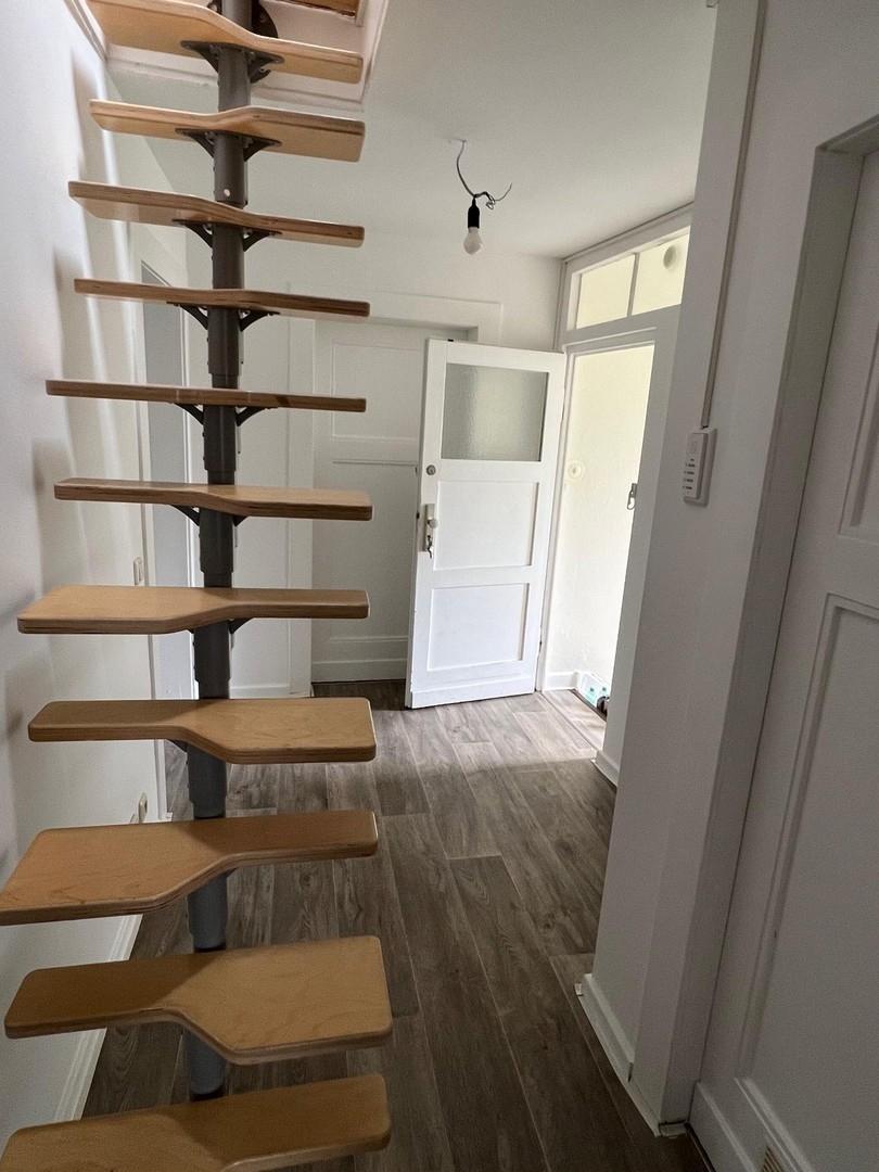 Flur mit Aufgang Spitzboden