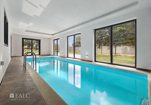 Indoorpool mit Gegenstromanlage