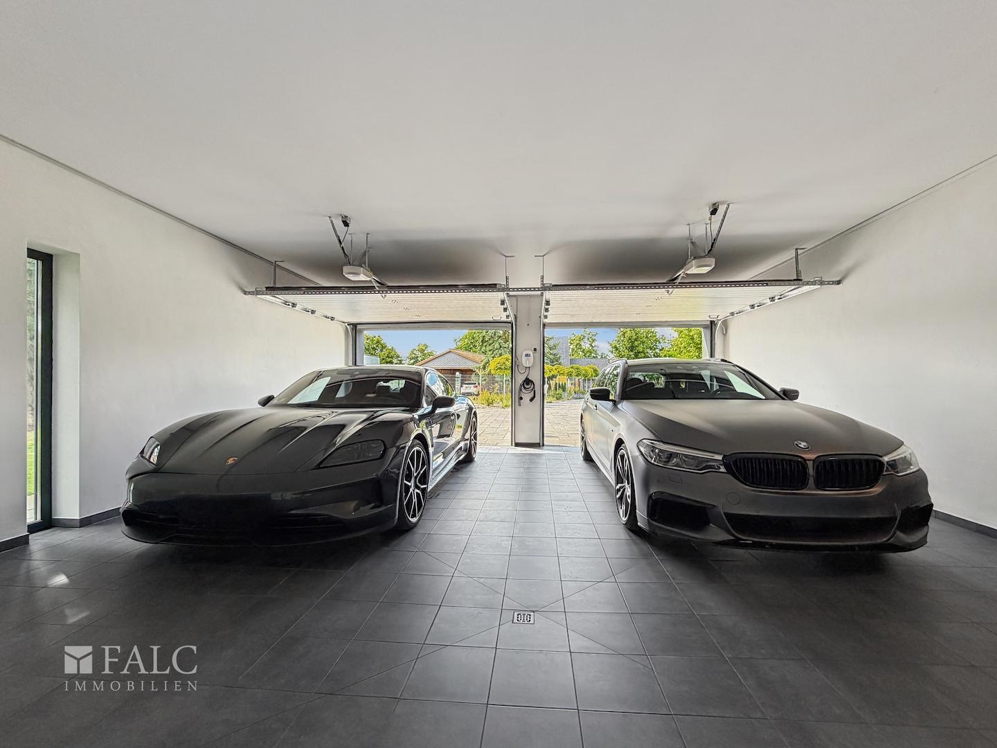 Doppelgarage mit Wallbox