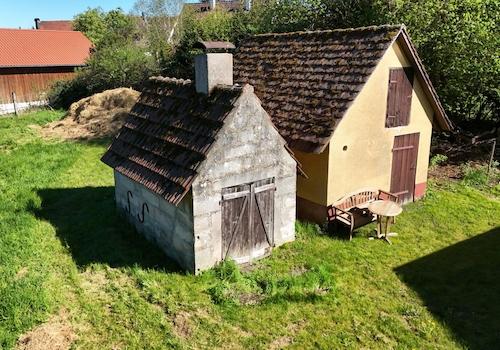 Backhaus und Hühnerstall