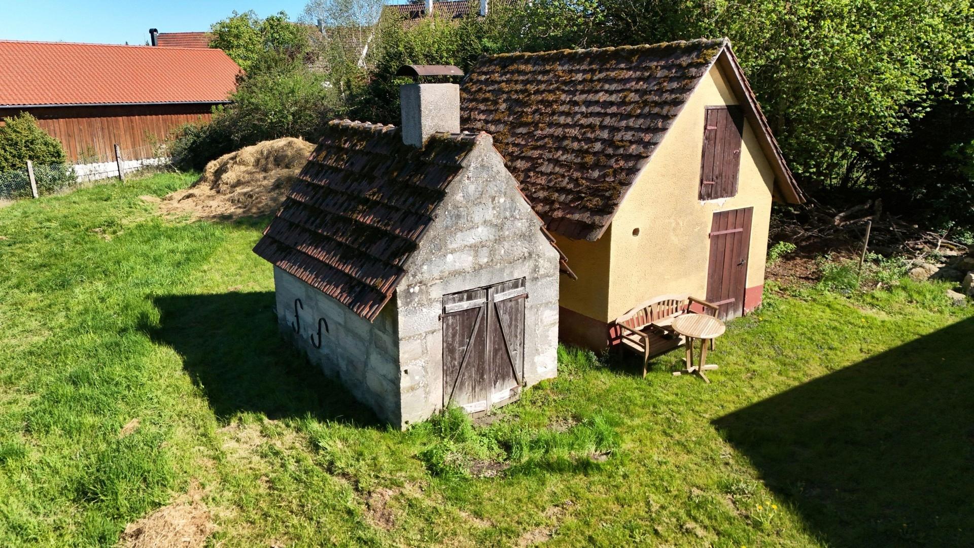 Backhaus und Hühnerstall