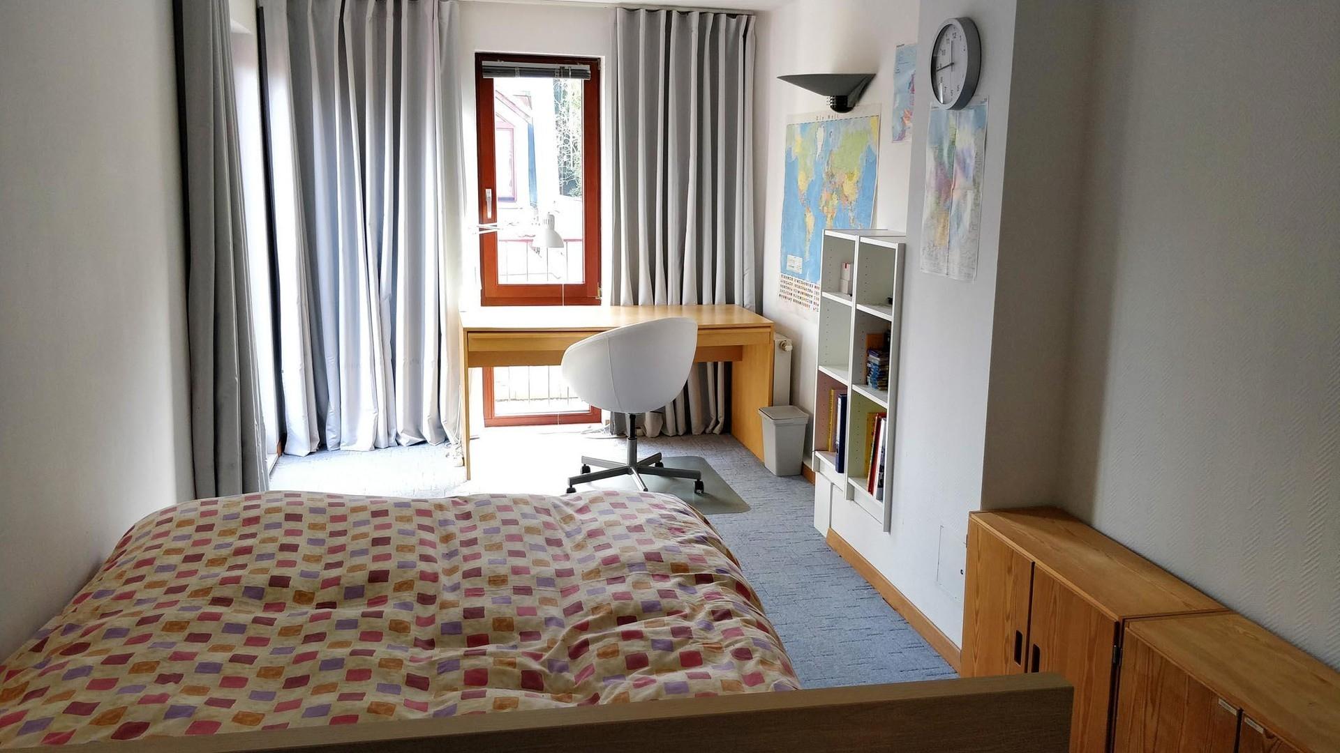 Zimmer 4 (Einheit 7, DG, ↑SO)