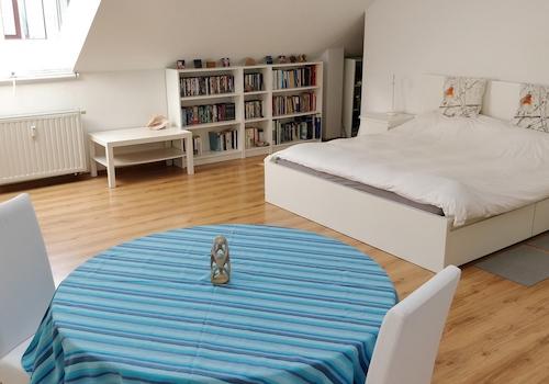 Zimmer 1 (Einheit 8)