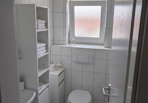 separates WC