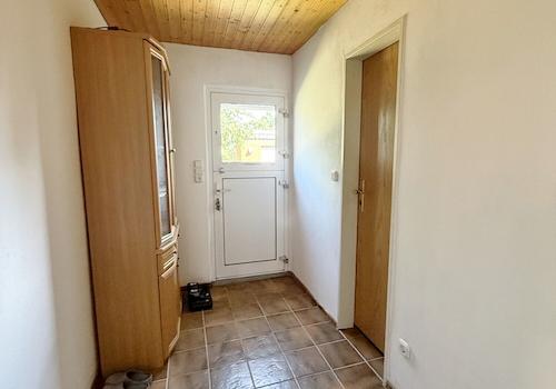 HWR und Durchgang zum Garten sowie WC