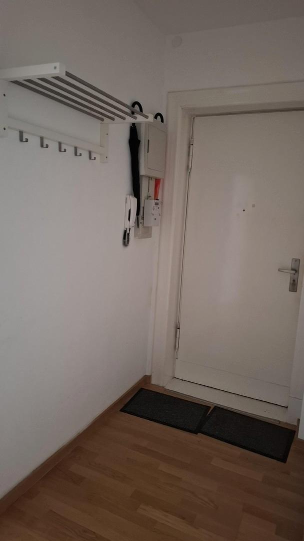 Flur mit Wohnungstür