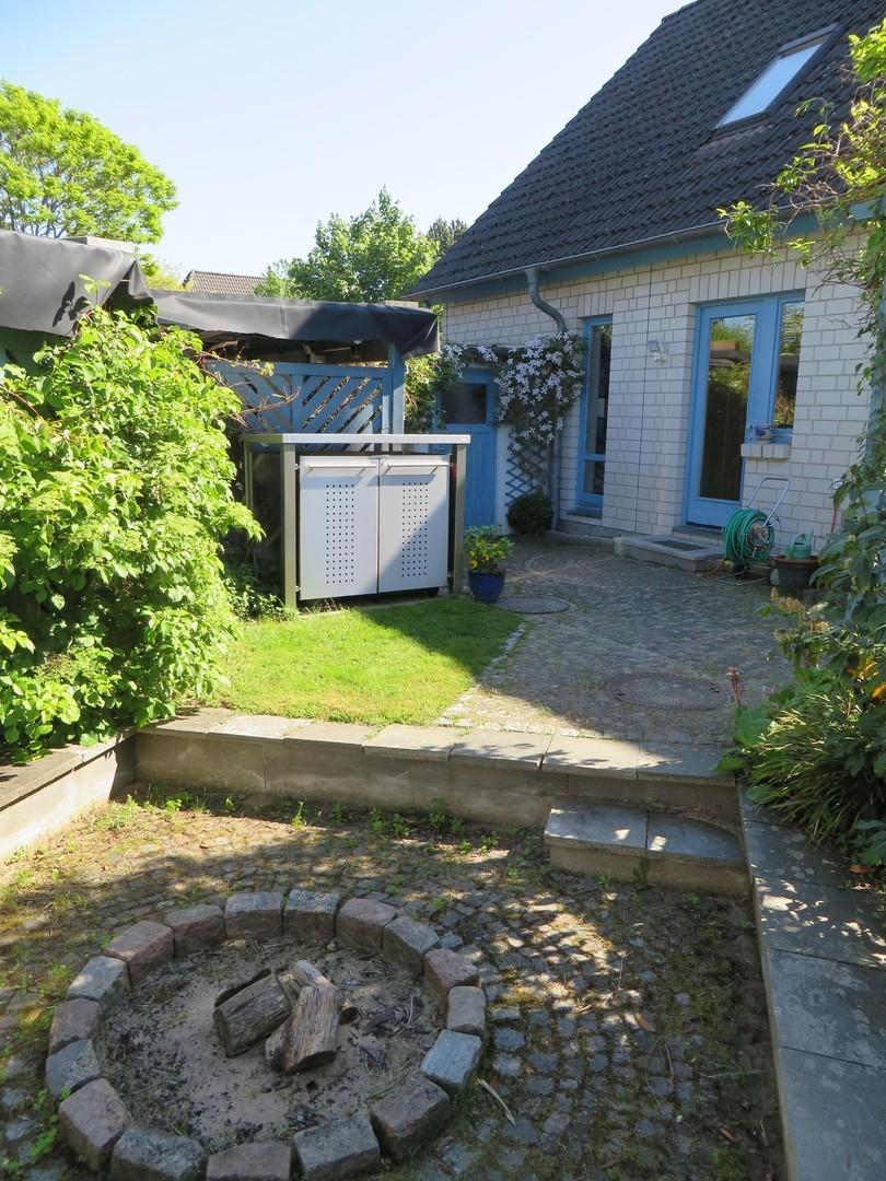 Innenhof m. Feuerstelle - West