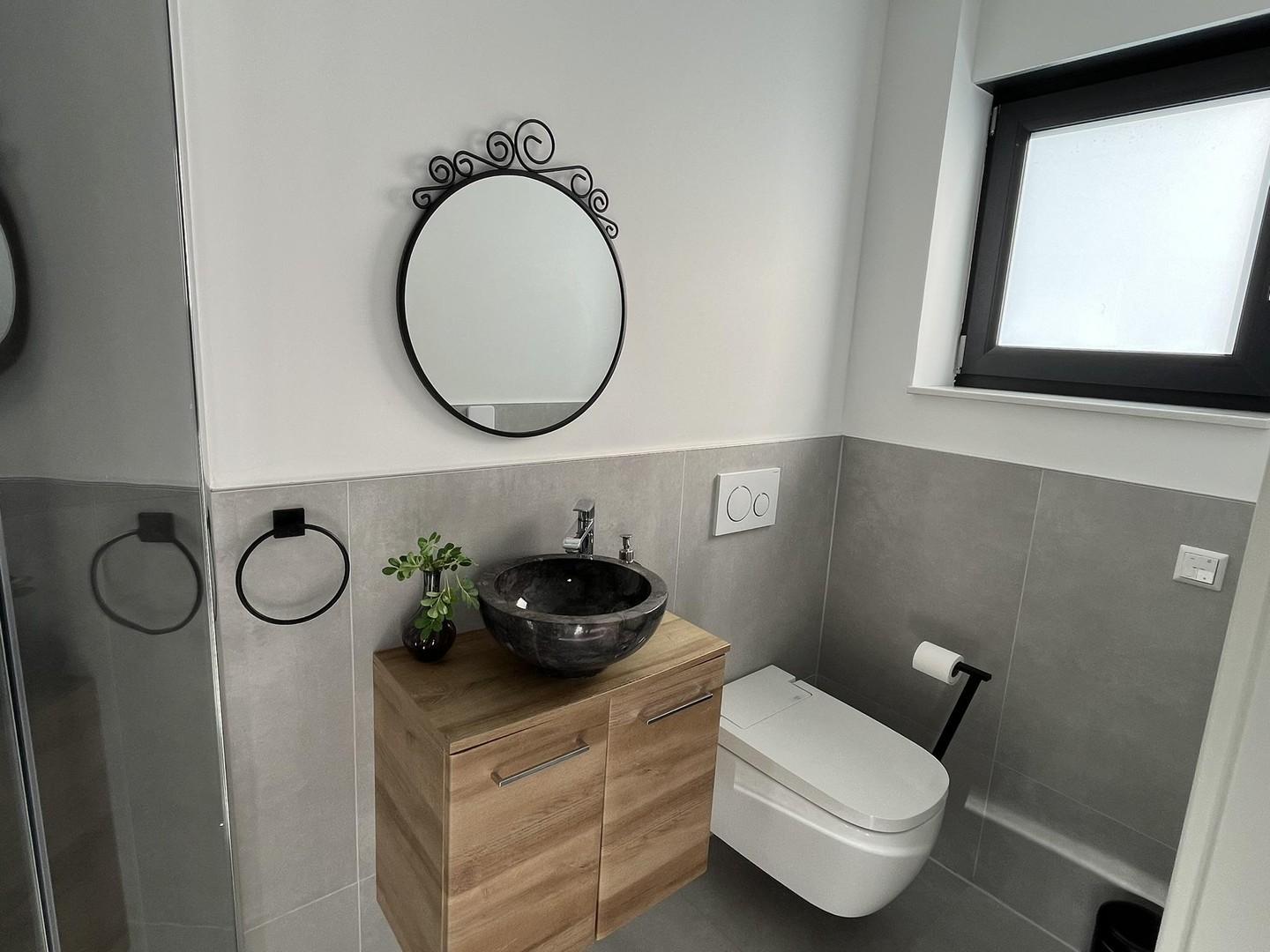 WC mit Dusche EG