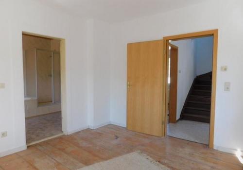 SB15 Schlafzimmer 1 m. angr. Bad
