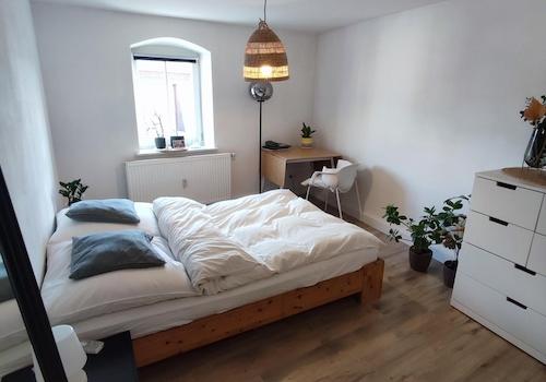 Schlafzimmer 1