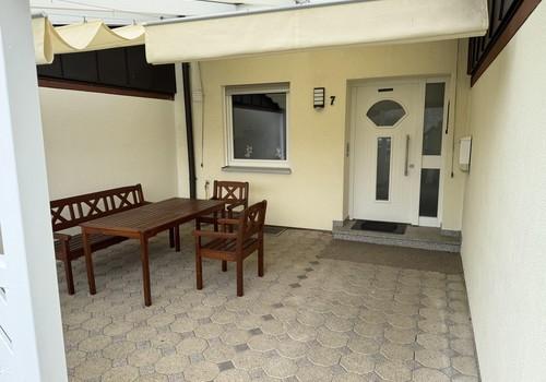 Eingangsbereich mit Terrasse