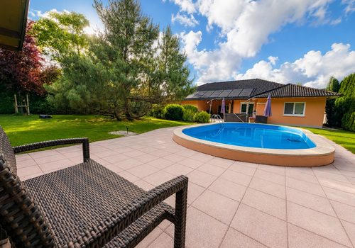 Garten mit Pool